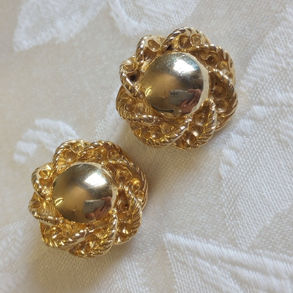 VINTAGE Unsigned GOLD TONED ROUND Button Rope CLIP ON EARRINGS
